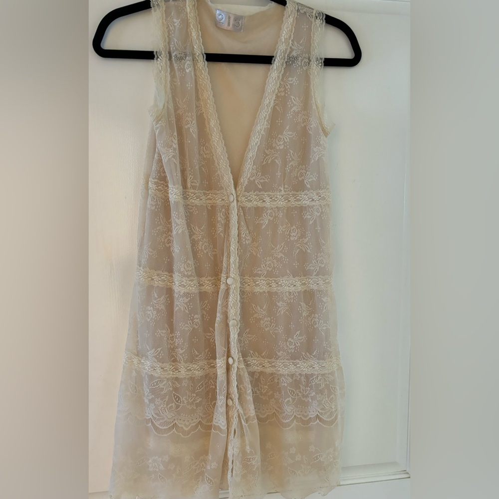 Lace sleeveless tunic